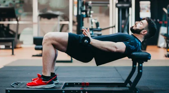 Ako správne cvičiť hip thrust a neublížiť si