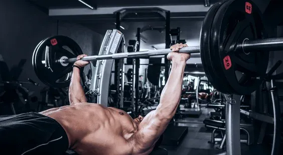 Ideálny chest day: Najlepšie cviky na prsia