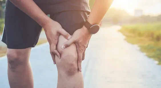 Prvá pomoc pri úraze kolena a ako sa mu vyhnúť